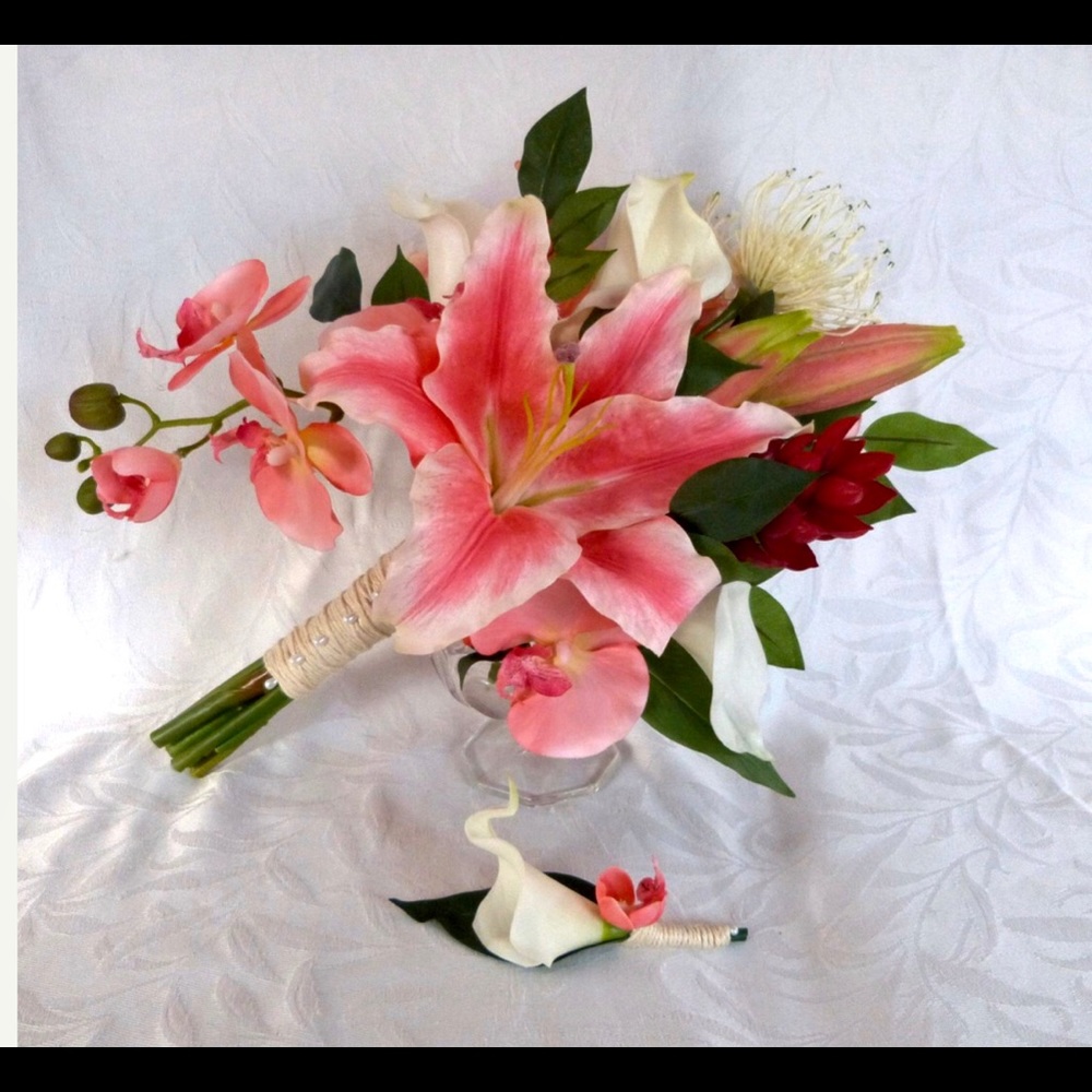 Destination/Beach wedding bouquet & boutonnière